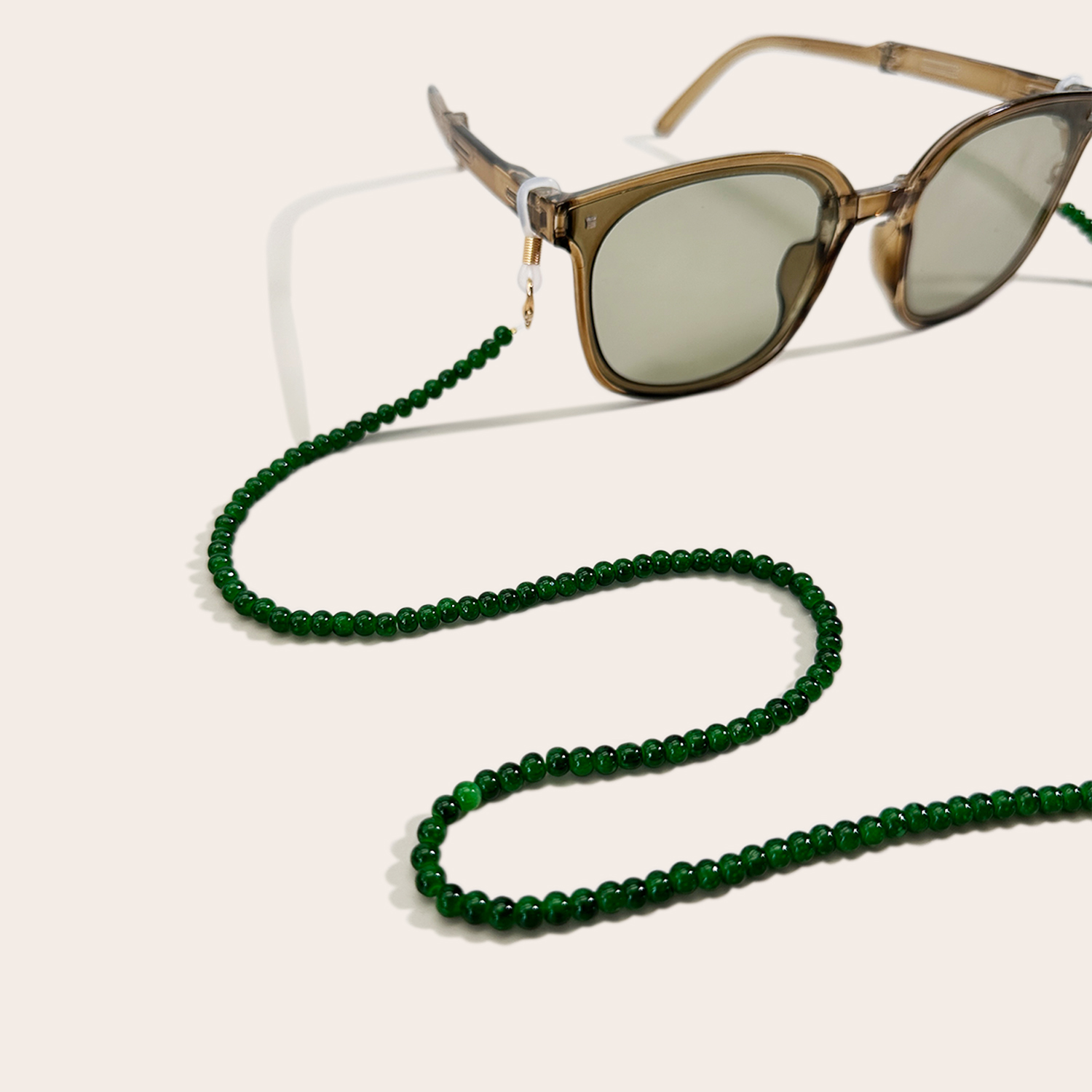 سلسلة نظارات مطرزة بالخرز مضاد - مراجعة Sunglass Retainer Cord وسعره